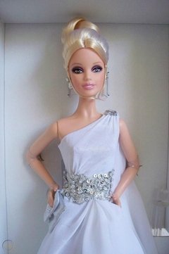 Pinch of Platinum Barbie doll na internet