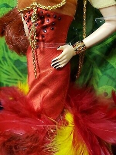 The Scarlet Macaw Barbie doll na internet