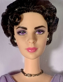 The Elizabeth Taylor White Diamonds Barbie doll na internet