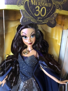 Imagem do THE LITTLE MERMAID 30TH ANNIVERSARY VANESSA Disney Limited doll -D23 Expo