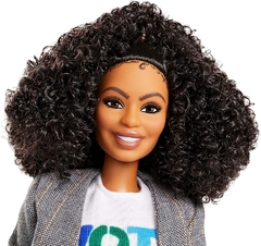 Yara Shahidi Barbie She Hero doll - comprar online