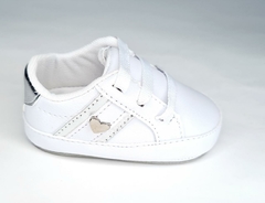 Tênis Baby Branco com Detalhe Coração - comprar online