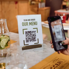 Taco Base Madera Con Ranura (para Carteles Qr O Wifi Menu) en internet