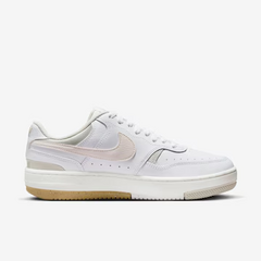 Tênis Nike Gamma Force Feminino Bege e Branco