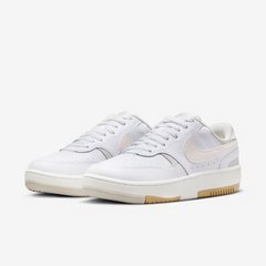 Tênis Nike Gamma Force Feminino Bege e Branco - comprar online