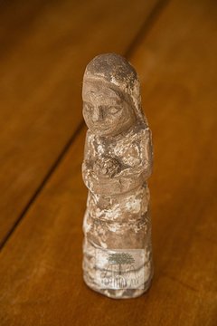 comprar-estatueta-madeira-envelhecida-figura-feminina-II