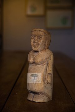 comprar-escultura-entalhada-madeira-figura-feminina