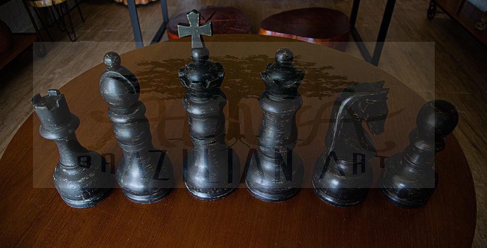 Torre peça xadrez em madeira - Divina Brasilidade