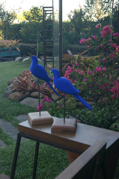 Escultura-passaro-azulao-em-madeira