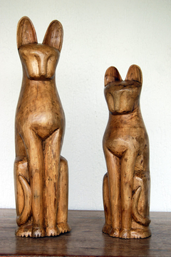 Escultura-decorativa-gato-em-madeira-tronco-unico