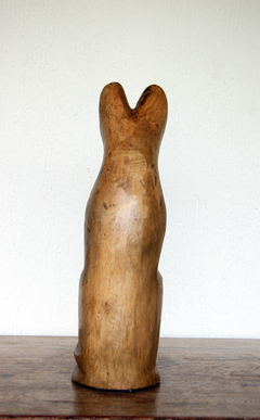 Escultura-decorativa-gato-em-madeira-tronco-unico