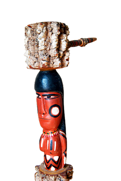 Peça-ritualistica-indigena-figura-feminina-com-cachimbo