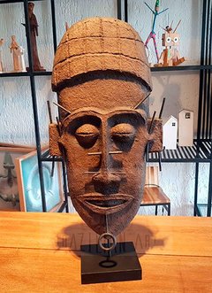 comprar-mascara-africana-III-papel-mache-com-pedestal