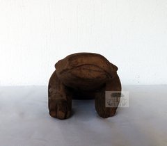 comprar-escultura-sapo-entalhada-em-madeira