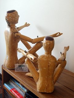 comprar-boneco-madeira-praticando-yoga