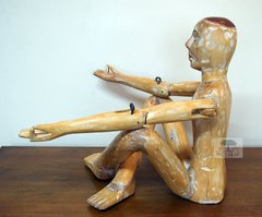 comprar-boneco-madeira-praticando-yoga