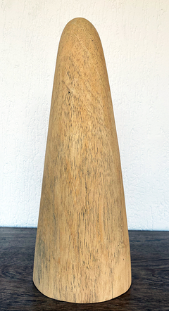 Escultura-beata-entalhada-em-madeira