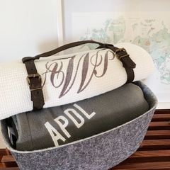 ARNES PARA MANTA & PIE DE CAMA - MONOGRAM