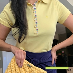 CAMISA POLO AMARELA - LARA BRECHÓ