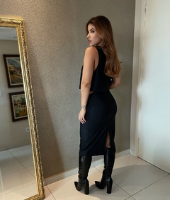 VESTIDO MIDI SOBREPOSIÇÃO PRETO na internet