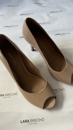 SCARPIN NUDE PEEP TOE AREZZO - LARA BRECHÓ