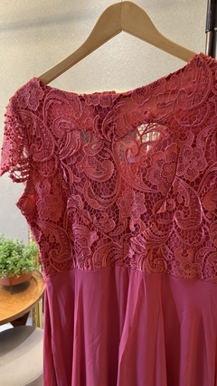 Vestido de festa longo com renda guipir e bordado na internet