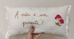 Almofada Linho Bordada Mão "Cogumelo" - comprar online