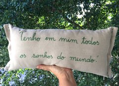Almofada Linho Bordada Mão "Sonho Verde Mata" - comprar online