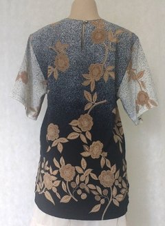 Blusa Manga Curta Floral Preta - comprar online