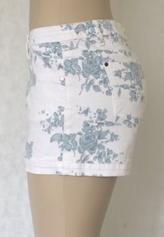 Shorts Branco Floral Azul - Roupas, sapatos e acessórios femininos novos e usados na ROSANA GREEN