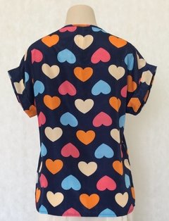 Blusa Estampa Corações - comprar online