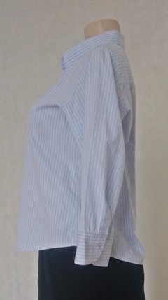 Camisa Azul Risca Branca - Roupas, sapatos e acessórios femininos novos e usados na ROSANA GREEN