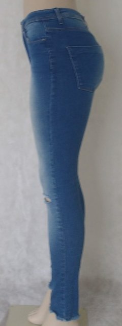Calça Jeans Skinny Destroyed - Roupas, sapatos e acessórios femininos novos e usados na ROSANA GREEN