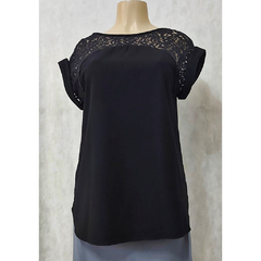 BLUSA PRETA COM RENDA