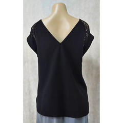 BLUSA PRETA COM RENDA