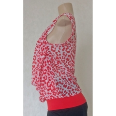 BLUSA RETA CAVADA ANIMAL PRINT VERMELHA - AMISKA