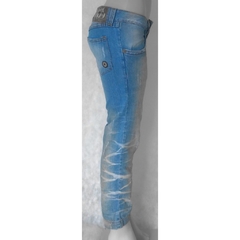 CALÇA JEANS CAPRI CINTURA BAIXA  COM BORDADO - LAND ROCK