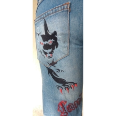 CALÇA JEANS CAPRI CINTURA BAIXA  COM BORDADO - LAND ROCK