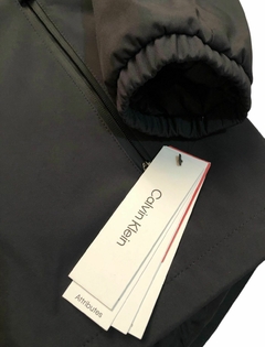 Chamarra Calvin Klein para Caballero con Gorro - comprar en línea