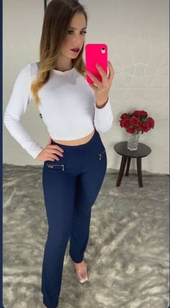 Calça Flare com ziper