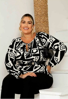Camisa Estampada - Moda Feminina Plus Size que valoriza suas curvas - Boutique Deva Rodrigues Plus - Curitiba