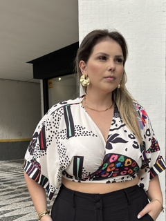 Cropped Transpassado Inspiração Farm Maísa - Moda Feminina Plus Size que valoriza suas curvas - Boutique Deva Rodrigues Plus - Curitiba