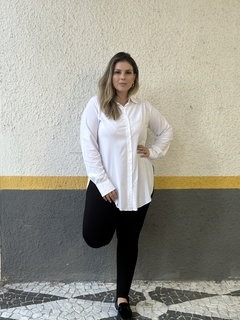 Camisa Alongada Melissa - Branco - Moda Feminina Plus Size que valoriza suas curvas - Boutique Deva Rodrigues Plus - Curitiba