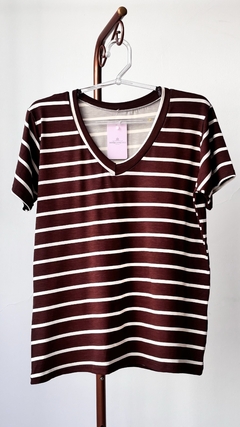 T-Shirt Listrada Viscolaycra Bruna - Moda Feminina Plus Size que valoriza suas curvas - Boutique Deva Rodrigues Plus - Curitiba