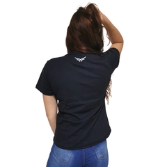 Camiseta Feminina Gola V Cellos Cross Arrows Premium - comprar online