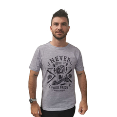 Camiseta Ukkan Never Give Up - QESTILOS - Todos os estilos em um só lugar