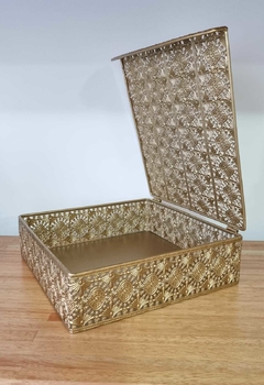 Caja metálica dorada 25x25x8