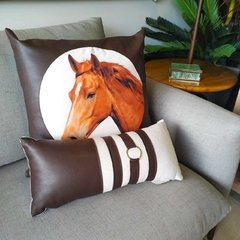 Capa de Almofada em couro ecológico com estampa de cavalo - comprar online