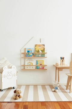 Escritorio Montessori. Escritorio, taburete y librería con cajón