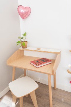 Imagen de Pupitre escritorio para niños + banquito